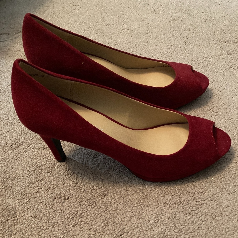 Women’s peep toe red pumps